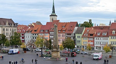 Der Domplatz im Zentrum der Landeshauptstadt Thüringens. / Foto: Martin Schutt/dpa