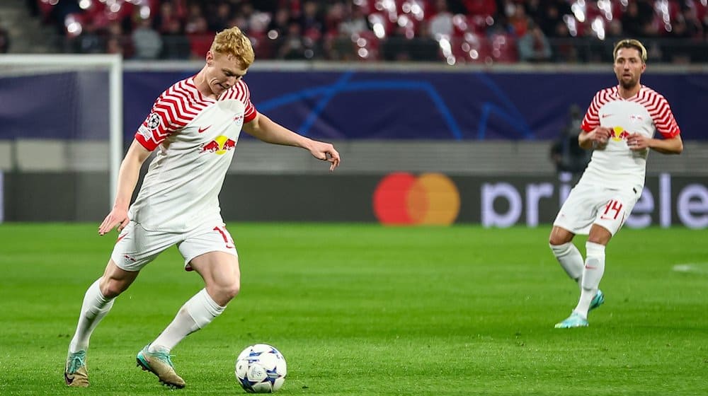 Leipzigs Spieler Nicolas Seiwald am Ball. Seiwald oder Kevin Kampl könnten gegen Bremen spielen. / Foto: Jan Woitas/dpa