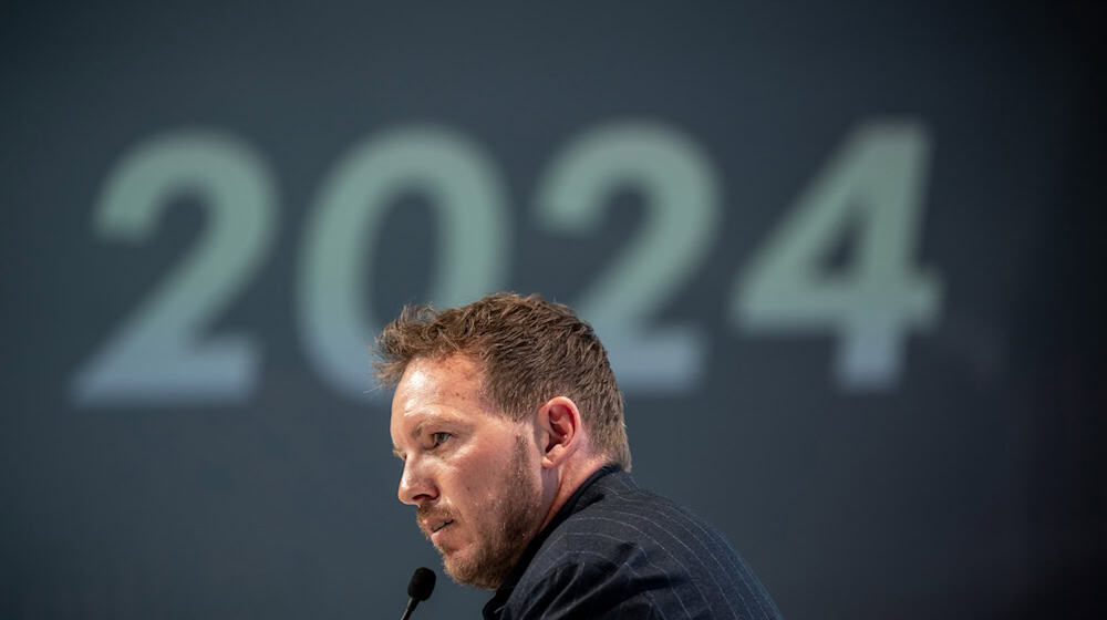 Julian Nagelsmann, Bundestrainer der Deutschen Fußball Nationalmannschaft, spricht. / Foto: Michael Kappeler/dpa/Archivbild