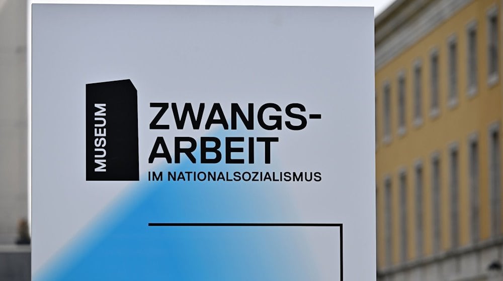 Das neue Museum Zwangsarbeit im Nationalsozialismus im früheren Gauforum am Tag der Eröffnung. / Foto: Martin Schutt/dpa