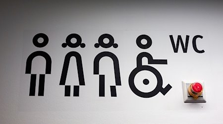 WC Piktogramme mit Gender-Symbolen für männlich, weiblich, Intersexualität und behinderte Menschen. / Foto: Jens Kalaene/dpa-Zentralbild/dpa