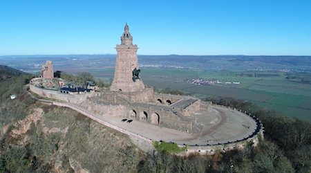 Kaiser Barbarossa trohnt unterhalb des Kyffhäuserdenkmals. / Foto: Matthias Bein/dpa-Zentralbild/dpa