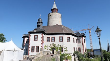 Die Burg Posterstein bei einer Baustellenbesichtigung zum Wiederaufbau des Nordflügels der Burg. / Foto: Bodo Schackow/dpa