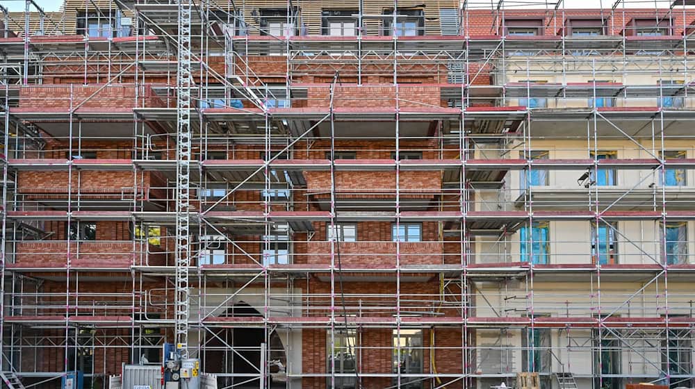 Baustelle eines Mehrfamilienhauses mit neuen Wohnungen. / Foto: Patrick Pleul/dpa