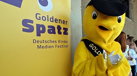 Das Maskottchen des Deutschen Kinder-Medien-Festivals "Goldener Spatz". / Foto: Martin Schutt/dpa