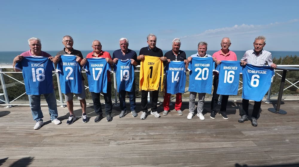 Die WM-Spieler der DDR-Nationalmannschaft von 1974 treffen sich zum 50-jährigen Jubiläum an der Ostsee im Strandhotel Fischland in Dierhagen. / Foto: Danny Gohlke/dpa/Archivbild