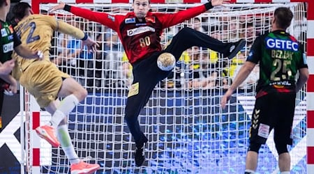 Handball: Champions League, SC Magdeburg - FC Barcelona, Finalrunde, Final Four, Halbfinale, Lanxess Arena. Die Staatsanwaltschaft stellte die Ermittlungen gegen Magdeburgs Torhüter Nikola Portner nach einem positiven Dopingtest ein. Nun wurde er auch von der Handball Bundesliga freigesprochen. / Foto: Marius Becker/dpa