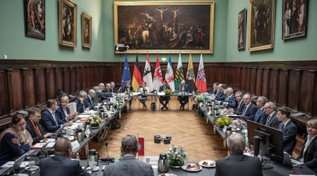 Ministerpräsidentenkonferenz im Februar. Die Regierungschefs der Ost-Länder treffen sich am Dienstag mit dem Kanzler. / Foto: Michael Kappeler/dpa/Archivbild