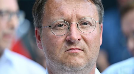 Der Landrat des Thüringer Kreis Sonneberg, Robert Sesselmann (AfD). / Foto: Martin Schutt/dpa/Archivbild