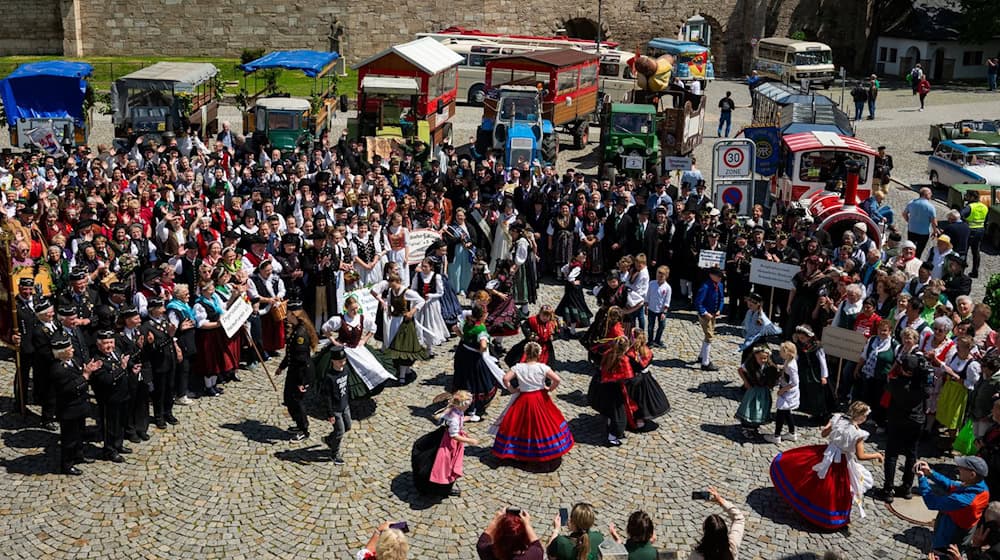 Teilnehmende beim 15. Thüringer Landestrachtenfestes in Mühlhausen. / Foto: Jacob Schröter/dpa