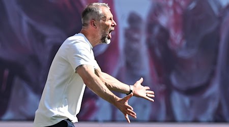 Leipzigs Trainer Marco Rose an der Linie. Er hat seinen Vertrag nun verlängert. / Foto: Hendrik Schmidt/dpa