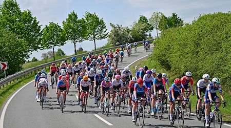 Radsport: Thüringen-Rundfahrt, 2. Etappe. Die Frauen fahren das Rennen über 153,5 Kilometer Rund um Gera bei Wöhlsdorf. / Foto: Martin Schutt/dpa