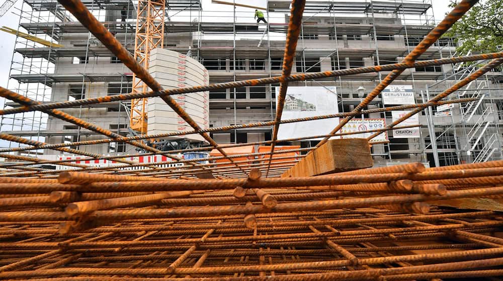 Bauen ist nach wie vor teuer. (Archivbild) / Foto: Martin Schutt/dpa-Zentralbild/dpa