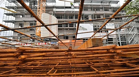 Bauen ist nach wie vor teuer. (Archivbild) / Foto: Martin Schutt/dpa-Zentralbild/dpa