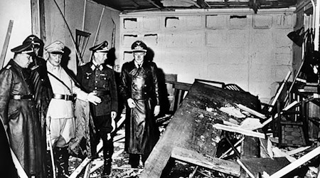 Mit einem Sprengsatz sollte Hitler getötet werden, doch die Operation Walküre scheiterte. An das Attentat vor 80 Jahren wurde im Verlauf der Zeit unterschiedlich erinnert. / Foto: Heinrich Hoffmann/UPI/dpa