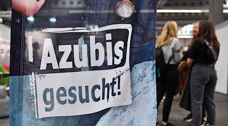 Noch suchen etliche Thüringer Unternehmen händeringend nach Azubis. (Archivbild) / Foto: Martin Schutt/dpa-Zentralbild/dpa