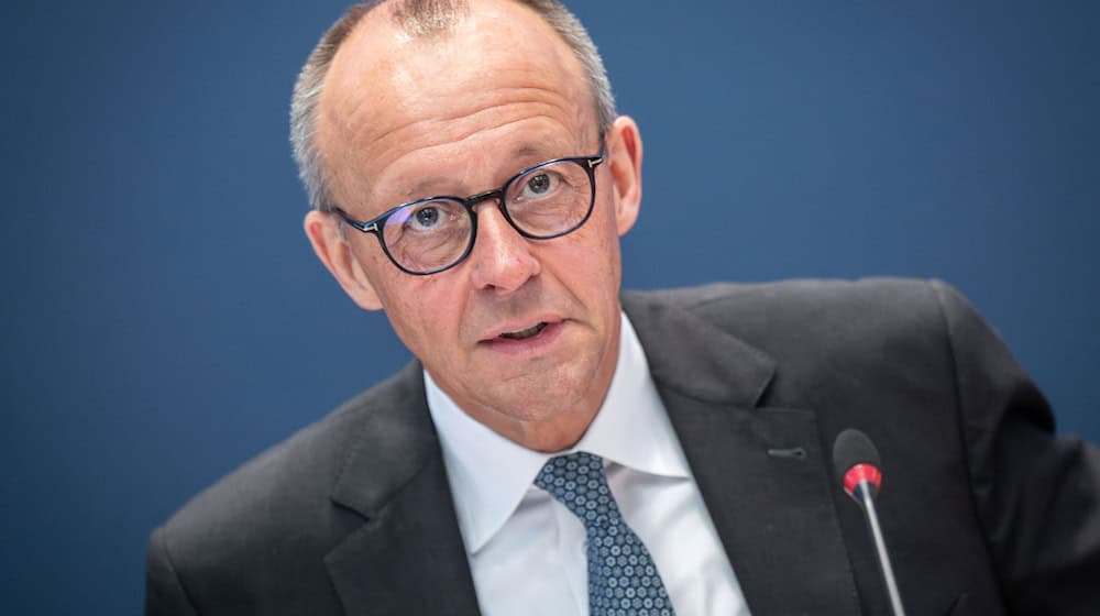 Friedrich Merz, Bundevorsitzender der CDU, kommt zum Wahlkampfautakt an der Grenze zwischen Sachsen und Thüringen (Archivbild) / Foto: Michael Kappeler/dpa