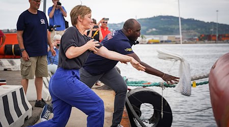 Hüller hat die Patenschaft des Kreuzers «Sea-Eye 5» übernommen. / Foto: Maik Lüdemann/Sea-Eye/United4Rescue/dpa