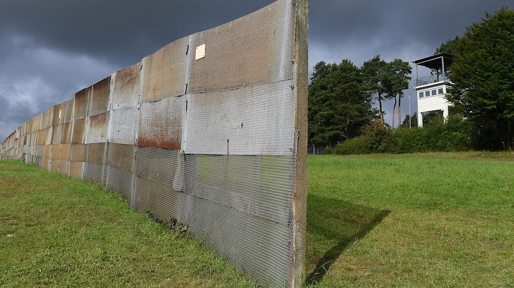 Im Museum der Gedenkstätte wird im August und September eine Sponderausstellung zur Geschichte des Bundesgrenzschutzes gezeigt. (Archivfoto) / Foto: Swen Pförtner/dpa