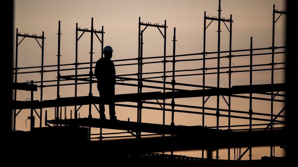 Dem Thüringer Arbeitsmarkt gehen bis zum Jahr 2035 rund 385.000 Arbeitskräfte verloren. (Symbolbild) / Foto: Julian Stratenschulte/dpa