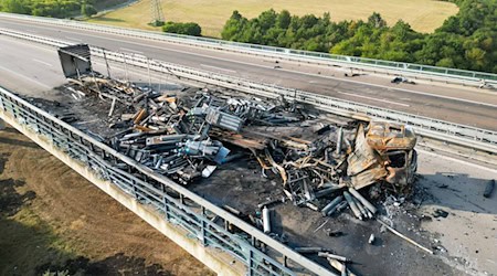 Die A38 bleibt weiterhin voll gesperrt.  / Foto: EHL Media/dpa