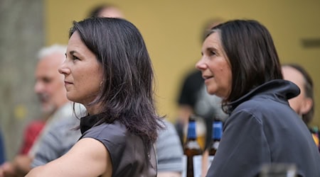 Bundesaußenministerin und Grünen-Politikerin Annalena Baerbock unterstützt ihre Thüringer Parteikollegen beim Wahlkampfabschluss in Erfurt. / Foto: Hannes P. Albert/dpa