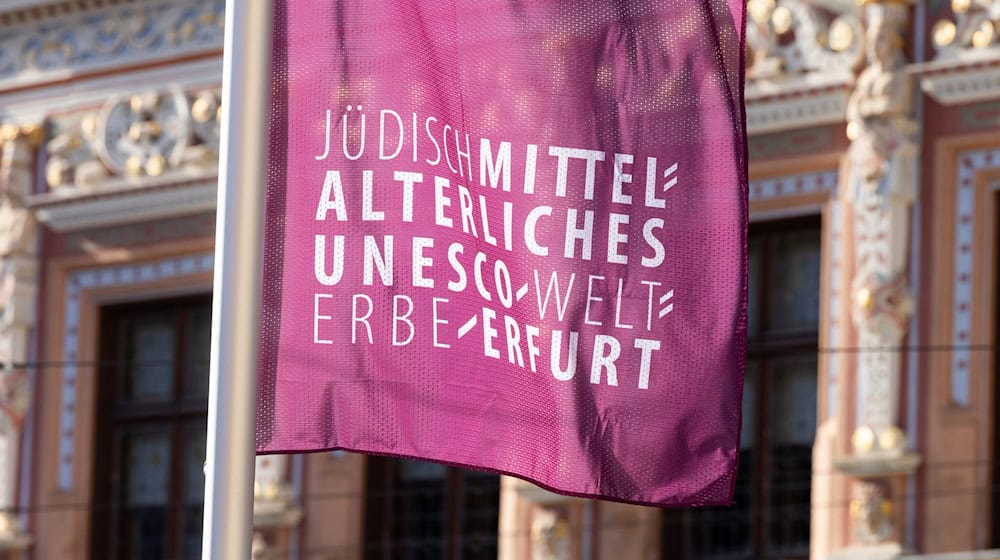 Erfurt erhält die offizielle Urkunde für seine Welterbe-Stätten und feiert den Titel mit einem großen Fest. (Archivbild) / Foto: Michael Reichel/dpa