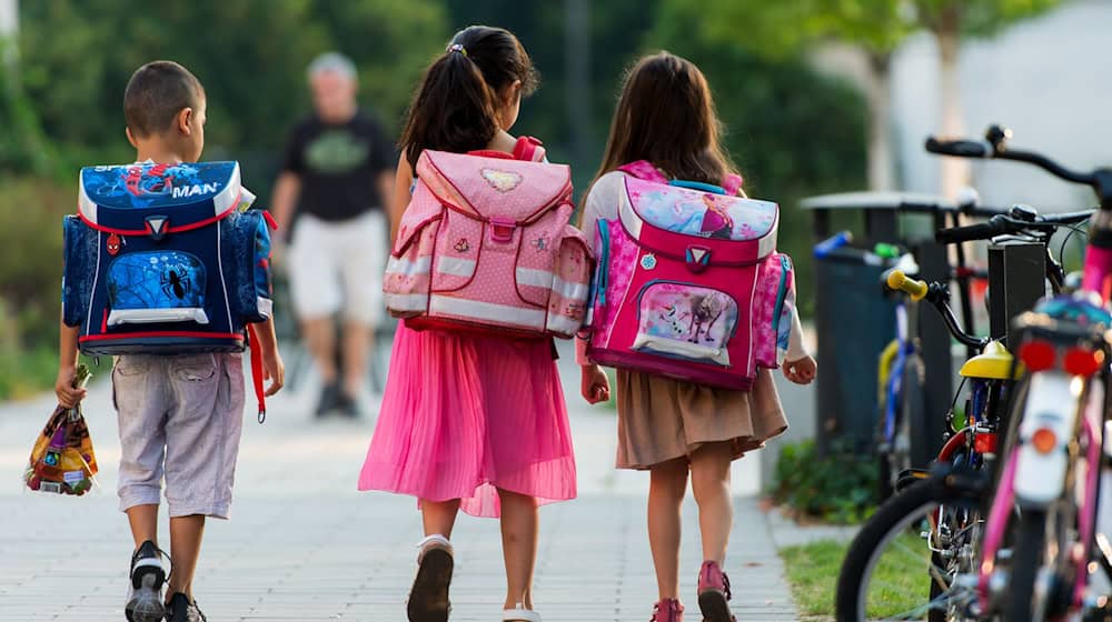 Am Donnerstag sind sie wieder unterwegs - Thüringens Schulkinder. (Archivbild) / Foto: Monika Skolimowska/dpa/dpa-tmn