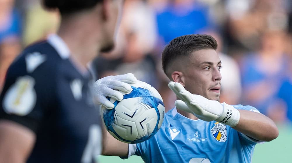 Torwart Alexios Dedidis wird in der Liga wohl wieder auf der Bank sitzen. / Foto: Hendrik Schmidt/dpa