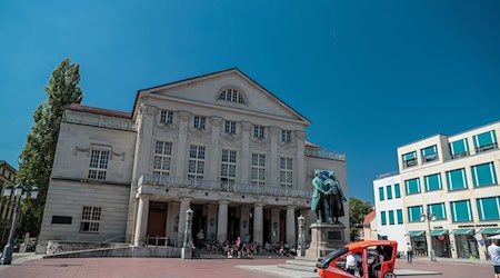 Der Musikdirektor des Deutschen Nationaltheater und der Staatskapelle Weimar, Dominik Beykirch, wird mit dem Ende der Intendanz von Hasko Weber das Haus verlassen. (Archivbild) / Foto: Jens Büttner/dpa-Zentralbild/ZB