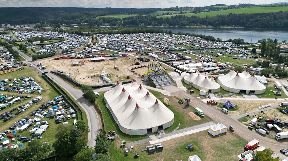 Immer findet die Polizei auch Drogen bei den Besuchern - trotzdem sprechen die Beamten von einem entspannten Festival. / Foto: Bodo Schackow/dpa