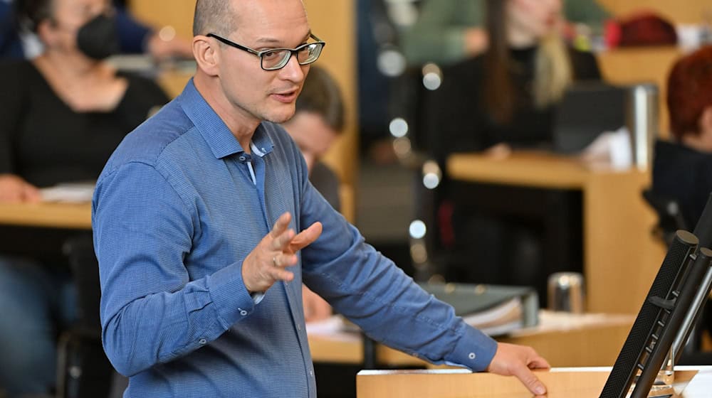 Der Thüringer AfD-Co-Chef Stefan Möller nimmt seinen Parteikollegen und Landrat Robert Sesselmann in Schutz. (Archivbild) / Foto: Martin Schutt/dpa