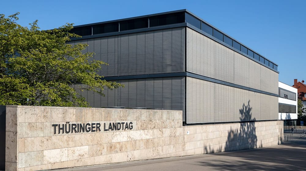 Am 1. September wird in Thüringen ein neuer Landtag gewählt. Bisher liegt die AfD in Umfragen vorn. (Archivbild) / Foto: Michael Reichel/dpa-Zentralbild/dpa