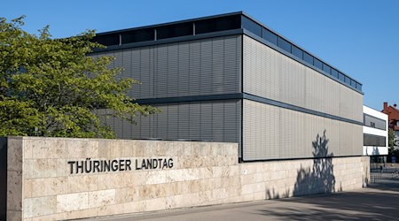 Am 1. September wird in Thüringen ein neuer Landtag gewählt. Bisher liegt die AfD in Umfragen vorn. (Archivbild) / Foto: Michael Reichel/dpa-Zentralbild/dpa