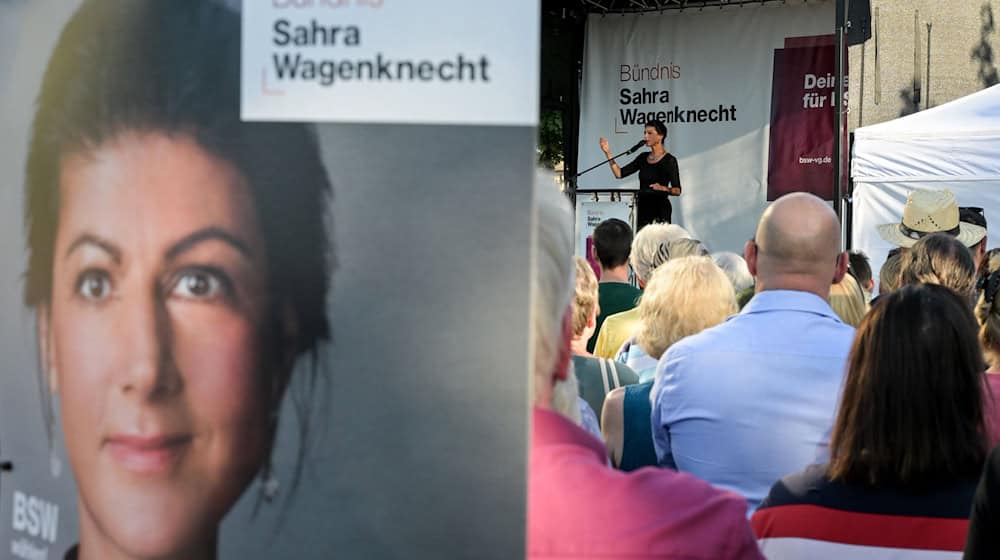 Sahra Wagenknecht spricht bei einer Wahlkampfveranstaltung in ihrer Geburtsstadt Jena. / Foto: Hannes P. Albert/dpa