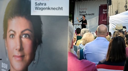 Sahra Wagenknecht spricht bei einer Wahlkampfveranstaltung in ihrer Geburtsstadt Jena. / Foto: Hannes P. Albert/dpa