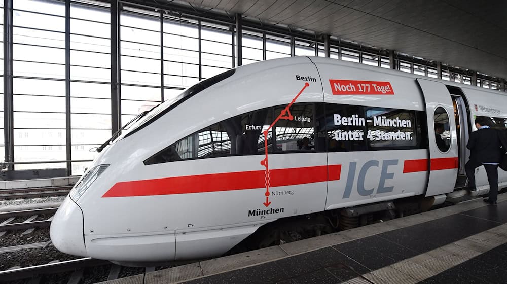 Fahrgäste in ICEs auf der Strecke München-Berlin müssen sich weiter auf Verspätungen und Halte-Ausfälle einstellen.. (Archivbild) / Foto: picture alliance / Martin Schutt/dpa-Zentralbild/dpa