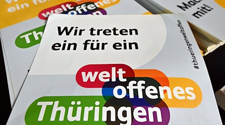 Mehr als 8.000 Unterstützer, darunter Unternehmen, Organisationen und verschiedene Einrichtungen zählt das Bündnis für ein weltoffenes Thüringen. (Archivbild) / Foto: Martin Schutt/dpa