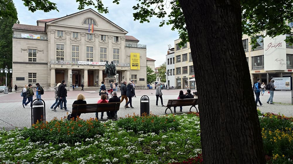 Die Generalsanierung des Deutschen Nationaltheaters in Weimar wird eine Großaufgabe und soll voraussichtlich 2032 abgeschlossen werden. (Archivbild) / Foto: Martin Schutt/dpa