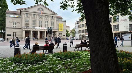 Die Generalsanierung des Deutschen Nationaltheaters in Weimar wird eine Großaufgabe und soll voraussichtlich 2032 abgeschlossen werden. (Archivbild) / Foto: Martin Schutt/dpa