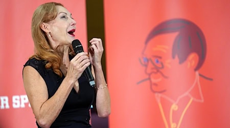 Ute Lemper bestreitet das Eröffnungskonzert für die diesjährigen Achava-Festspiele in Thüringen, das gleichzeitig auch ein Abschlusskonzert für das Kunstfest Weimar ist. (Archivbild) / Foto: Marcus Brandt/dpa