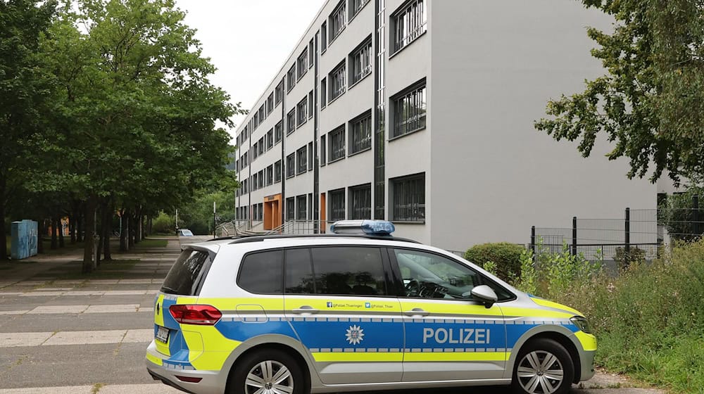 Zuletzt kam es zu einer Reihe von Bombendrohungen via E-Mail gegen Schulen. Doch in allen Fällen konnte die Polizei Entwarnung geben. (Archivbild) / Foto: Bodo Schackow/dpa