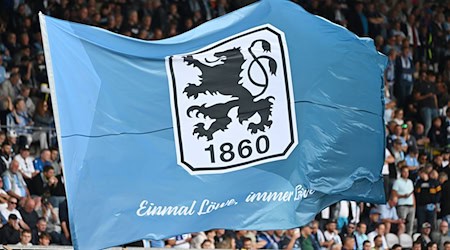 Das Spiel von 1860 München gegen Dynamo wird verspätet angepfiffen. / Foto: Angelika Warmuth/dpa