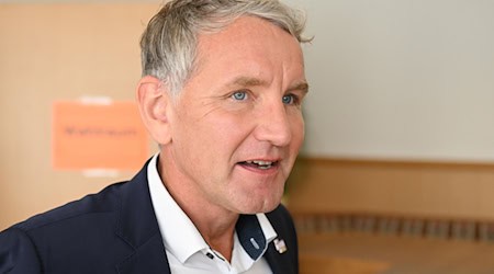 Die AfD von Björn Höcke steht bei der Landtagswahl in Thüringen auf Platz eins. / Foto: Swen Pförtner/dpa