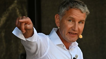 AfD-Rechtsaußen Björn Höcke versuchte sein Glück in Ostthüringen. / Foto: Martin Schutt/dpa