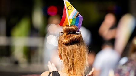 In Eisenach sind Hunderte Menschen zum CSD auf die Straße gegangen. (Archivbild) / Foto: Jacob Schröter/dpa