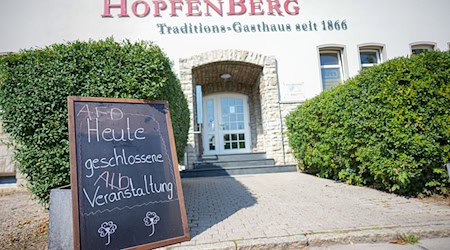 Nach juristischenAuseinadersetzungen haben Medienvertreter keinen Zugang zur AfD-Wahlparty in Erfurt. / Foto: Michael Kappeler/dpa