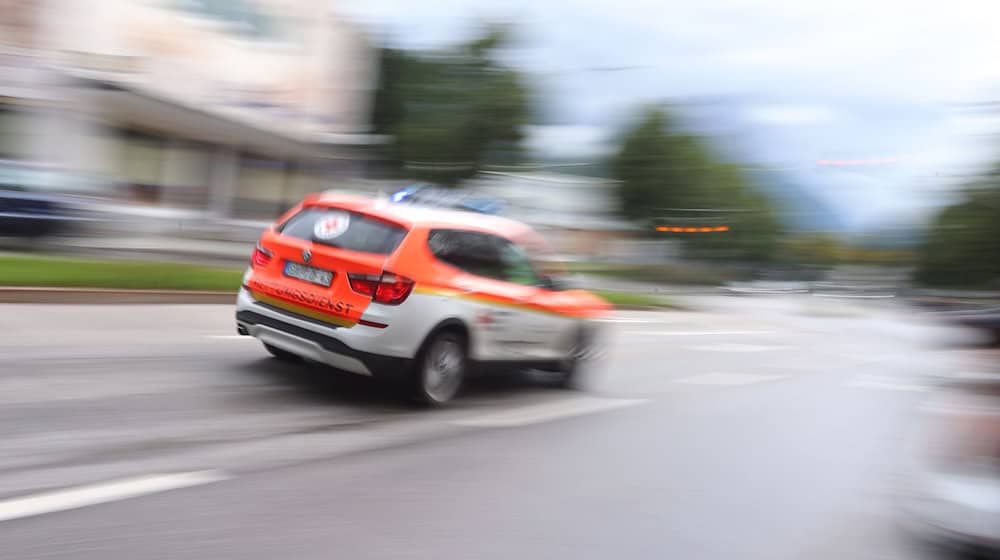 Mehrere Menschen wurden bei einem Unfall mit einem Traktor im Wartburgkreis lebensgefährlich verletzt - auch Kinder sind darunter. (Symbolbild) / Foto: Karl-Josef Hildenbrand/dpa