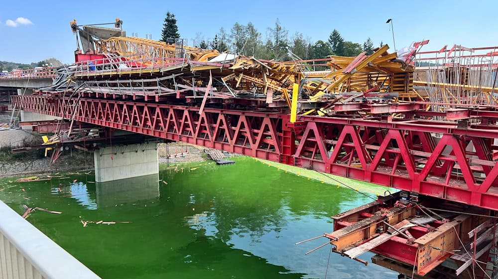 Auf einer Brückenbaustelle an der Talsperre stürzte der Kran um. / Foto: Bodo Schackow/dpa