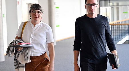 Die beiden Linke-Chefs Ulrike Grosse-Röthig und Christian Schaft gehören zur Verhandlungsgruppe ihrer Partei.  / Foto: Martin Schutt/dpa